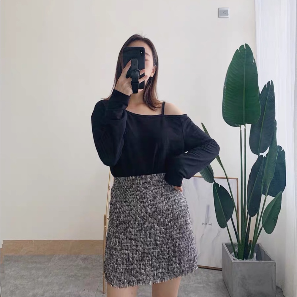 Asymmetrical Cold Shoulder Long Sleeve Tshirt